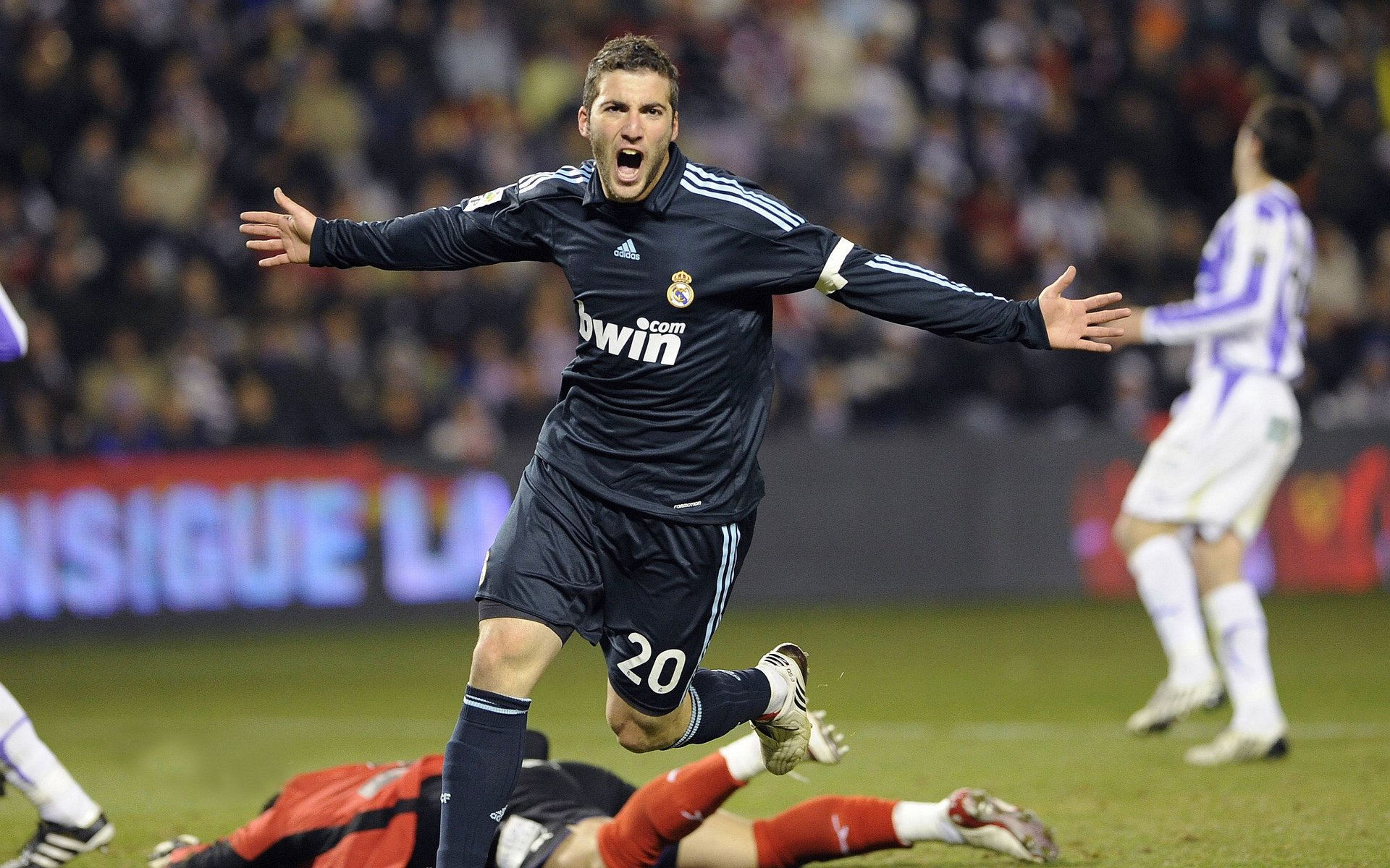 全国冬季两项赛运动员挑战极限，全国冬季两项冠军赛