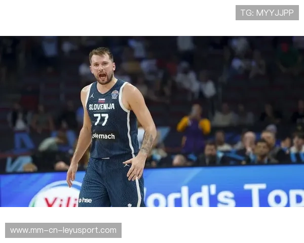 东契奇助攻快攻暴扣，独行侠场面精彩