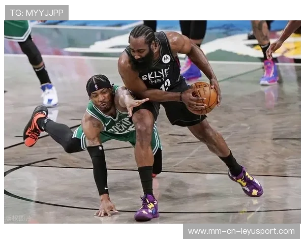 凯尔特人球迷亮相赛场，哈佛学霸兼网球迷引热议